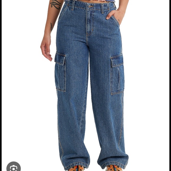 Levi’s ‘94 Baggy Mid Rise Vintage Fit Straight Leg Cargo Jeans Women’s Pockets - Picture 1 of 12